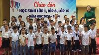 Niềm vui của học sinh Trường TH, THCS và THPT Quách Đình Bảo trong ngày tập trung nhận lớp