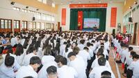 Khoa Giáo dục phổ thông và Bồi dưỡng giáo viên tổ chức Lễ tổng kết năm học 2024 – 2025 khối trung cấp nghề và văn hoá phổ thông, lễ tri ân và trưởng thành của học sinh lớp 12 niên khóa 2022 - 2025